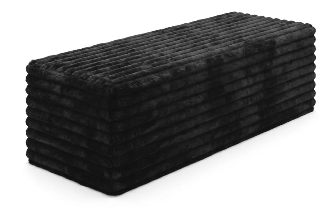 Viral: Aria Chaise + Bench
